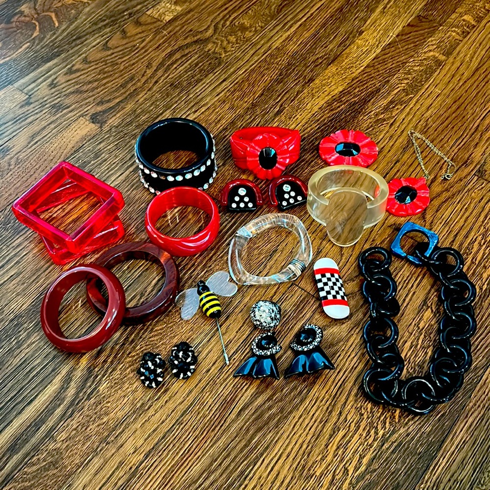 Very Collectible, Authentic Bakelite Vintage Jewelry … Gem